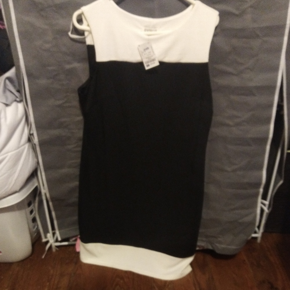 Black and white sleeveless  dress